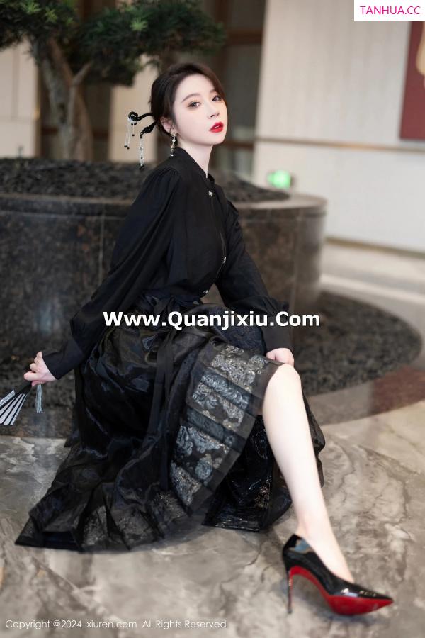 梦心玥  [XiuRen]高清写真图 2024.04.28 No.8465 梦心玥 修长美腿第5张图片